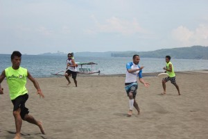 ***Derek plays ultimate
